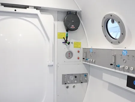 Chamber Hiperbarik Oksigen Silindris Multiplace (Bentuk Omega)